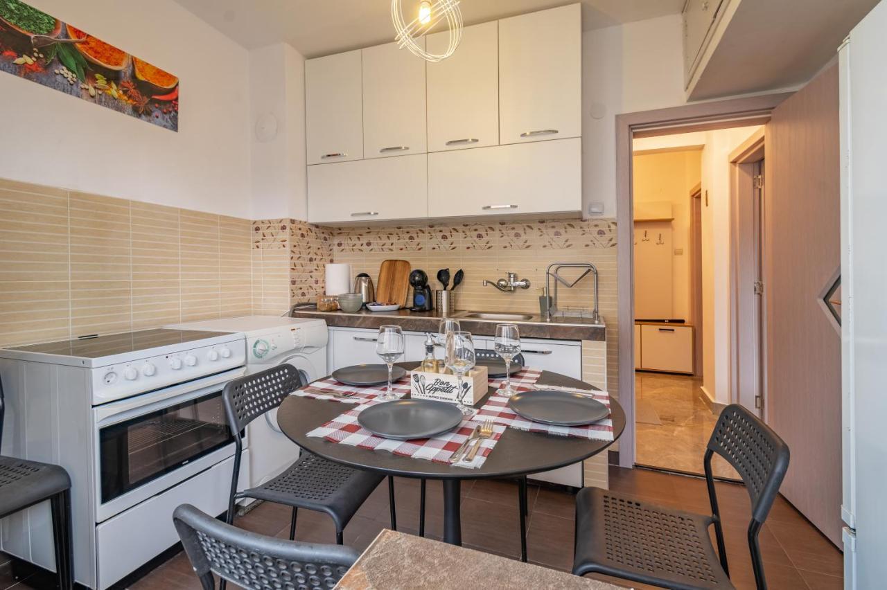 Vivid Condo By Ndk And Vitosha Blvd With Free Secured Parking And Ac Sofía Exterior foto