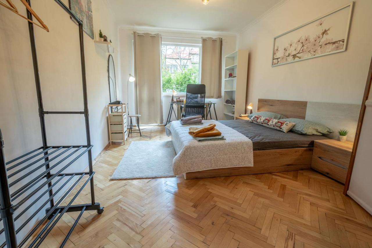 Vivid Condo By Ndk And Vitosha Blvd With Free Secured Parking And Ac Sofía Exterior foto